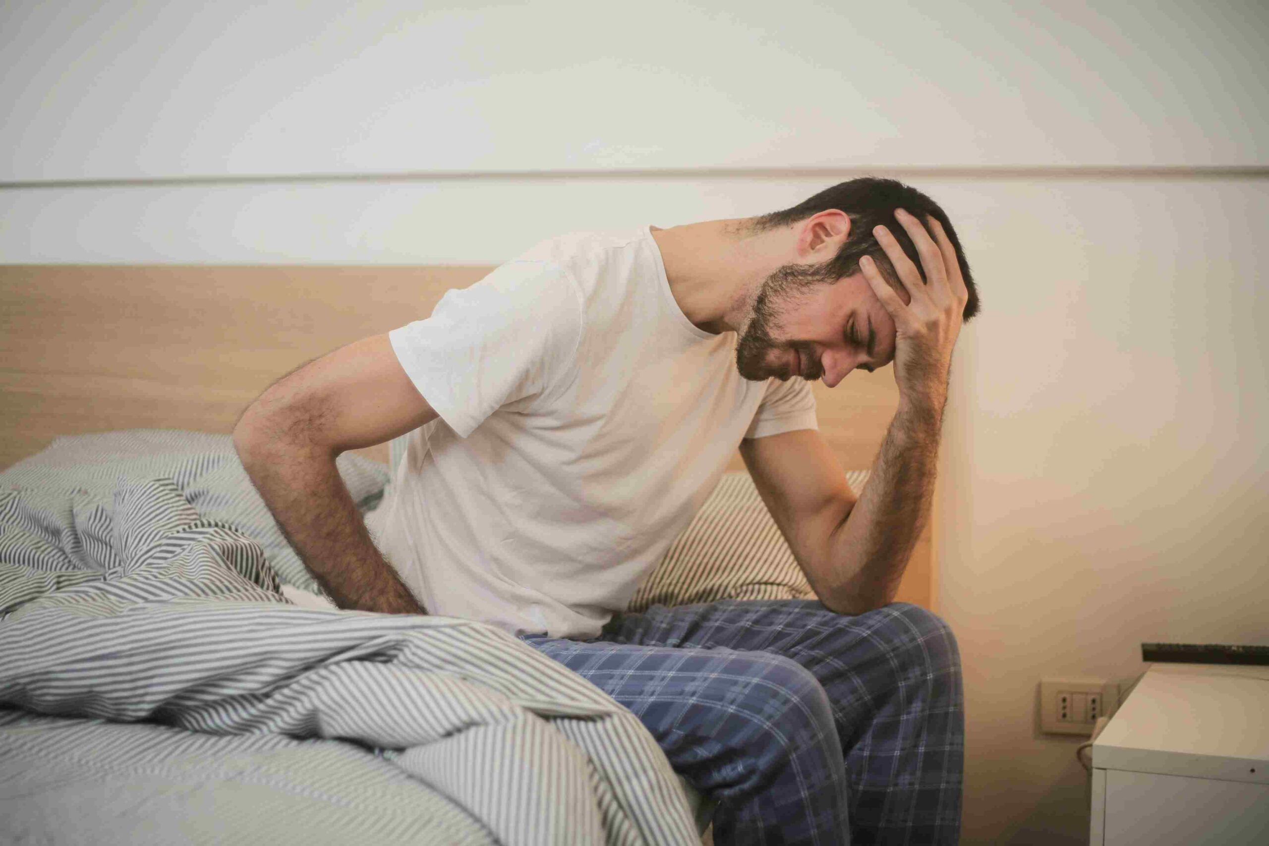 why do my stomach hurt when i drink water